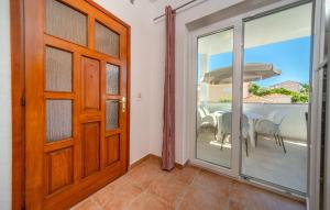 Fotografie z fotogalerie ubytování Cozy Apartment In Barbat Na Rabu v destinaci Barbat na Rabu
