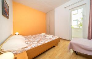 Postel nebo postele na pokoji v ubytování Cozy Apartment In Barbat Na Rabu