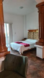 Postel nebo postele na pokoji v ubytování Hotel Leyenda del Tepozteco