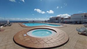Bazén v ubytování Maison vue mer avec piscine nebo v jeho okolí
