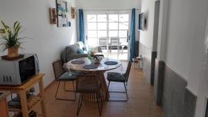 TV a/nebo společenská místnost v ubytování Maison vue mer avec piscine