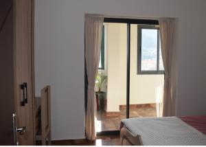 Rúm í herbergi á Luxurious apartment at top location with fantastic mountain view