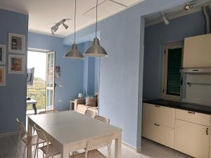 A kitchen or kitchenette at Casa Vacanze Domus
