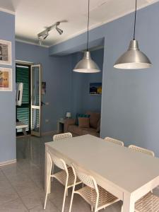 A seating area at Casa Vacanze Domus