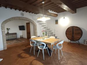 TV a/nebo společenská místnost v ubytování Podere Cedrola