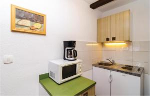 Fotografie z fotogalerie ubytování Cozy Home In Bacina With House Sea View v destinaci Baćina + 12 fotografií