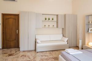 Postel nebo postele na pokoji v ubytování Villa Lazzari B&B Tra i due Mari
