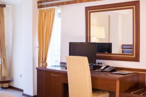 a room with a desk with a computer and a mirror at Hotel Stari Podrum in Ilok