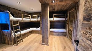 Ένα ή περισσότερα κρεβάτια σε δωμάτιο στο Chalet luxe KOM