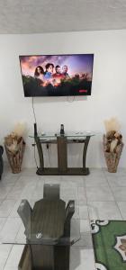 TV a/nebo společenská místnost v ubytování Serenity Corner