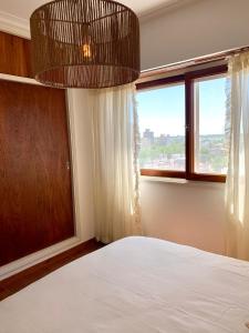 a bedroom with a bed and a large window at Departamento Frente al Mar, Edif Iskofema II in Miramar