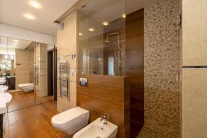 Koupelna v ubytování Gaverskyi Apartment FREE PARKING nad Odrą + 10 fotografií