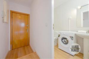 a bathroom with a washing machine and a washer and dryer at Despertar en Madrid para 2, Carretas 25 in Madrid +18 photos