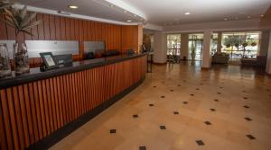 a lobby with a bar in a hotel at Hotel Península Valdés in Puerto Madryn