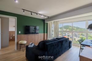 Μια τηλεόραση ή/και κέντρο ψυχαγωγίας στο Apartamentos Modernos e Completos em Itajaí - RVC