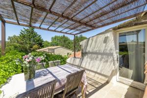 Ảnh trong thư viện ảnh của Mas Oréa Sous la glycine ở Gordes