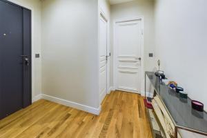 Η κουζίνα ή μικρή κουζίνα στο Superbe appartement tout équipé au coeur de Levallois !