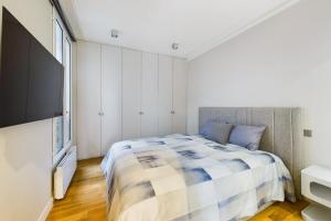 Ένα ή περισσότερα κρεβάτια σε δωμάτιο στο Superbe appartement tout équipé au coeur de Levallois !