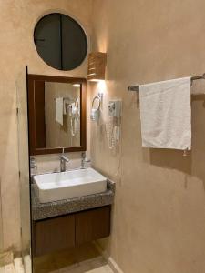 Un baño de Hotel Boutique SAYAB 31 fotos más