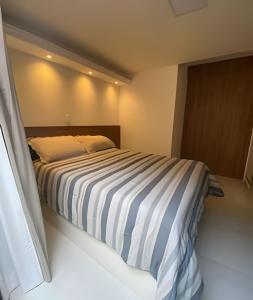 Giường trong phòng chung tại Condominio Maui Beach Residence