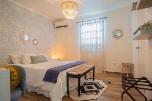 Postel nebo postele na pokoji v ubytování Villa Azul Tide Oranjestad bohemian beach vibes