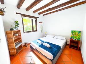 a bedroom with a bed and a window at Serena Morena in Villa de Leyva