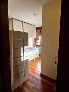 Rúm í herbergi á Albergo Eden