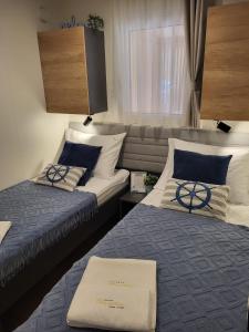 Ένα ή περισσότερα κρεβάτια σε δωμάτιο στο Slavonica mobile home