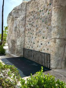 a rock wall with a rock climbing wall at Salinas Premium Resort in Salinópolis