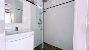 Ένα μπάνιο στο Diamant Vert - Villa Bwa Floté, entre mer & montagnes +30 φωτογραφίες