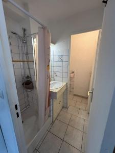 Salle de bains dans l'établissement Appartement 4 personnes à 50 m de la plage