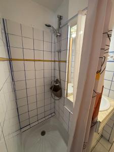 Salle de bains dans l'établissement Appartement 4 personnes à 50 m de la plage