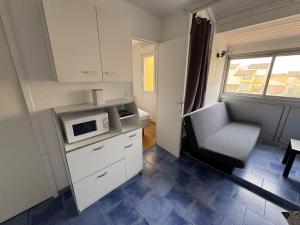 Cuisine ou kitchenette dans l'établissement Appartement 4 personnes à 50 m de la plage