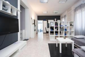 TV a/nebo společenská místnost v ubytování House KALA