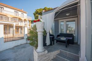 Balkón nebo terasa v ubytování House KALA