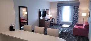 Best Western Plus Coachella Valley Inn & Suites的休息区