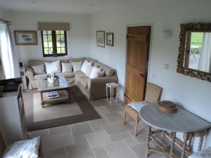 Ruang duduk di Baytree and Foxglove linked Beach Harbour in AONB