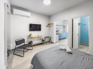 Giường trong phòng chung tại Aquabella 3 Coastal Comfort in Isla Verde