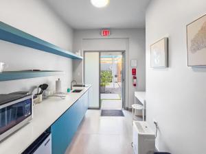 Nhà bếp/bếp nhỏ tại Aquabella 3 Coastal Comfort in Isla Verde