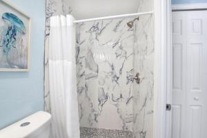 Koupelna v ubytování MT Under the Sea #4 by Sun Palace Vacations + 22 fotografií