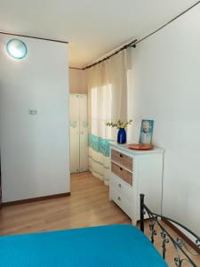 A bed or beds in a room at Casa al Mare con Giardino Privato