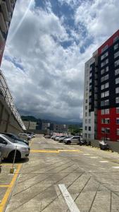 Bygningen som lejligheden ligger i + 1 billede