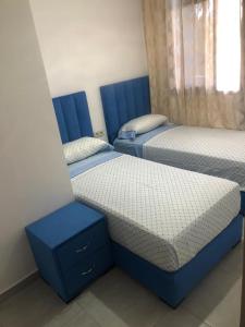 Voodi või voodid majutusasutuse Super appartement vue sur piscine et la plage toas +27 fotot