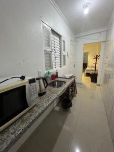 Η κουζίνα ή μικρή κουζίνα στο Casa em São gabriel