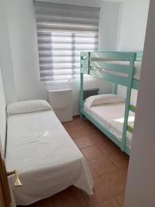 En eller flere senge i et værelse på Apartment in La Antilla + 4 billeder