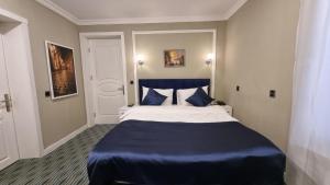 Postel nebo postele na pokoji v ubytování Retro Art Boutique Hotel