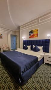 Postel nebo postele na pokoji v ubytování Retro Art Boutique Hotel