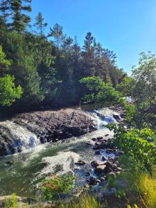 Foto dalla galleria di Sunset Retreat at Blind River a Blind River Altre 34 foto