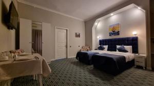 Postel nebo postele na pokoji v ubytování Retro Art Boutique Hotel