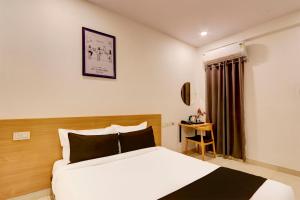 Ένα ή περισσότερα κρεβάτια σε δωμάτιο στο Collection O De Alphabet Hotel ECIL